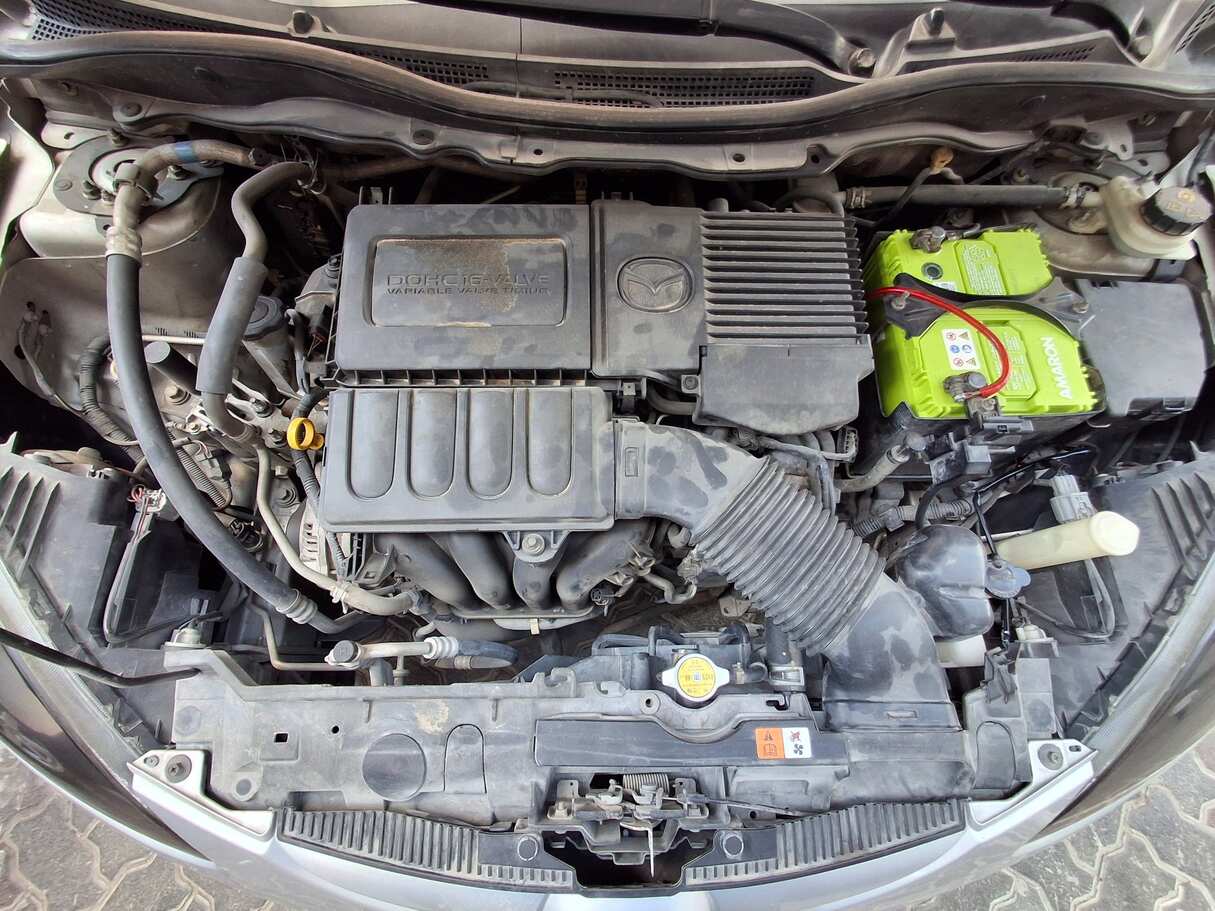 Car image 19