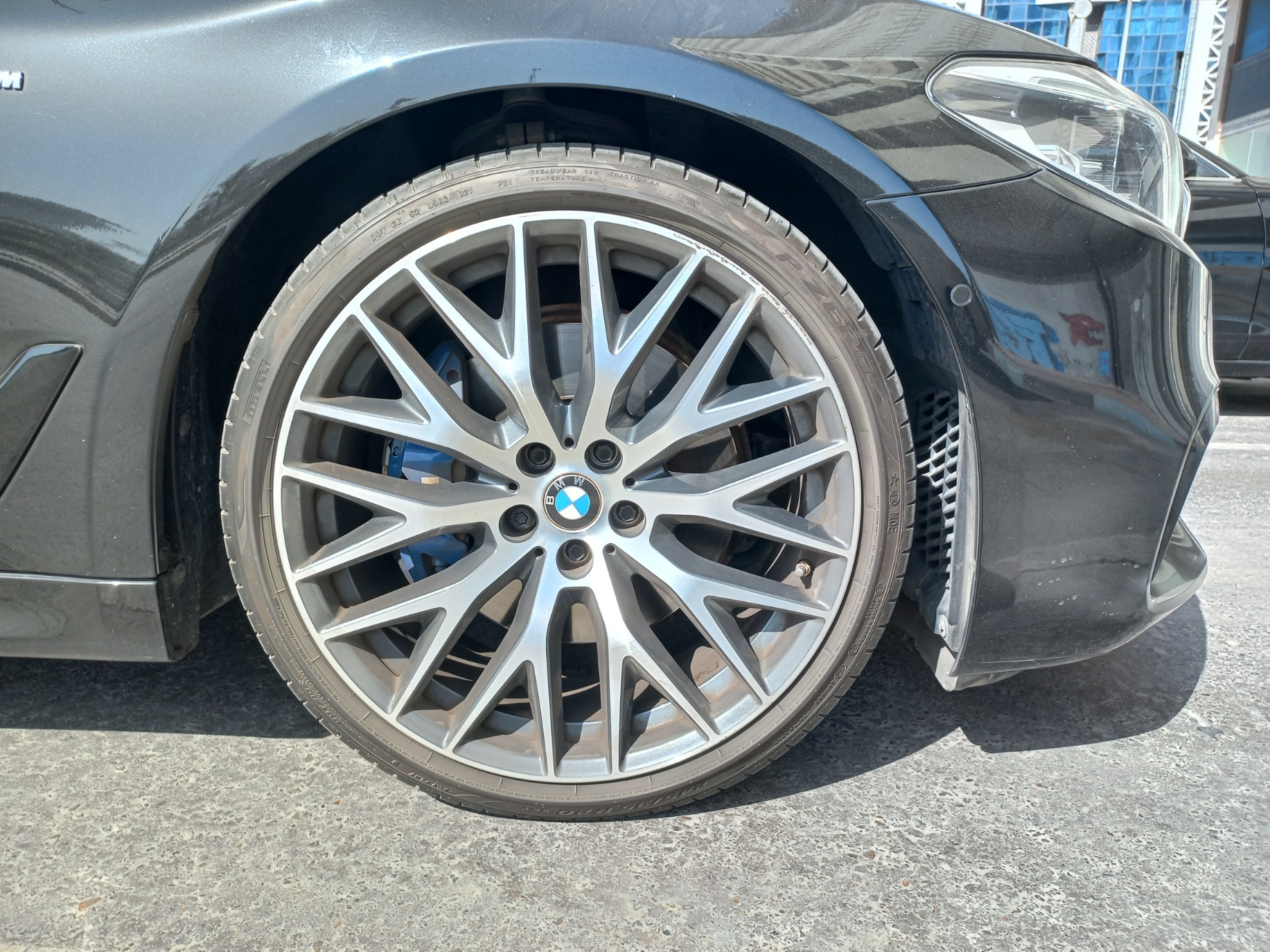 Car image 9