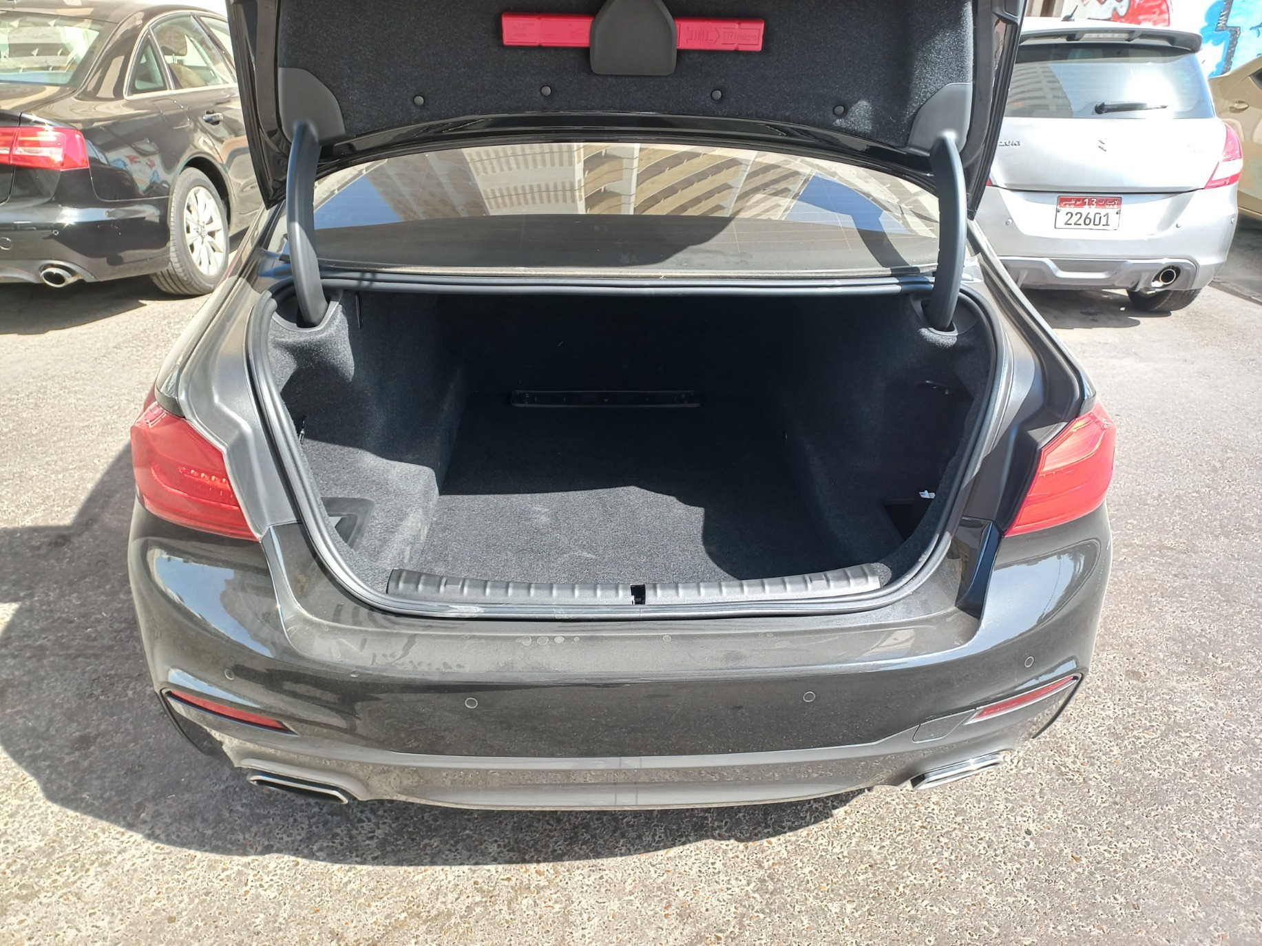 Car image 19