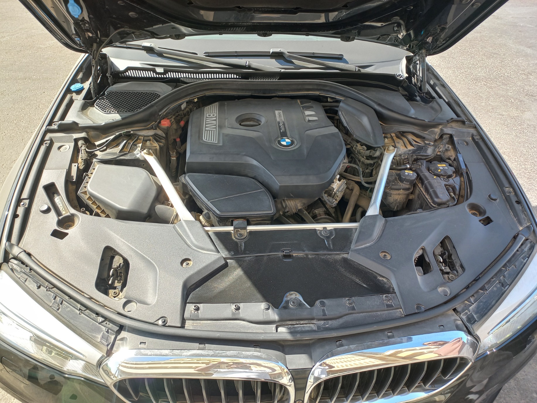 Car image 25