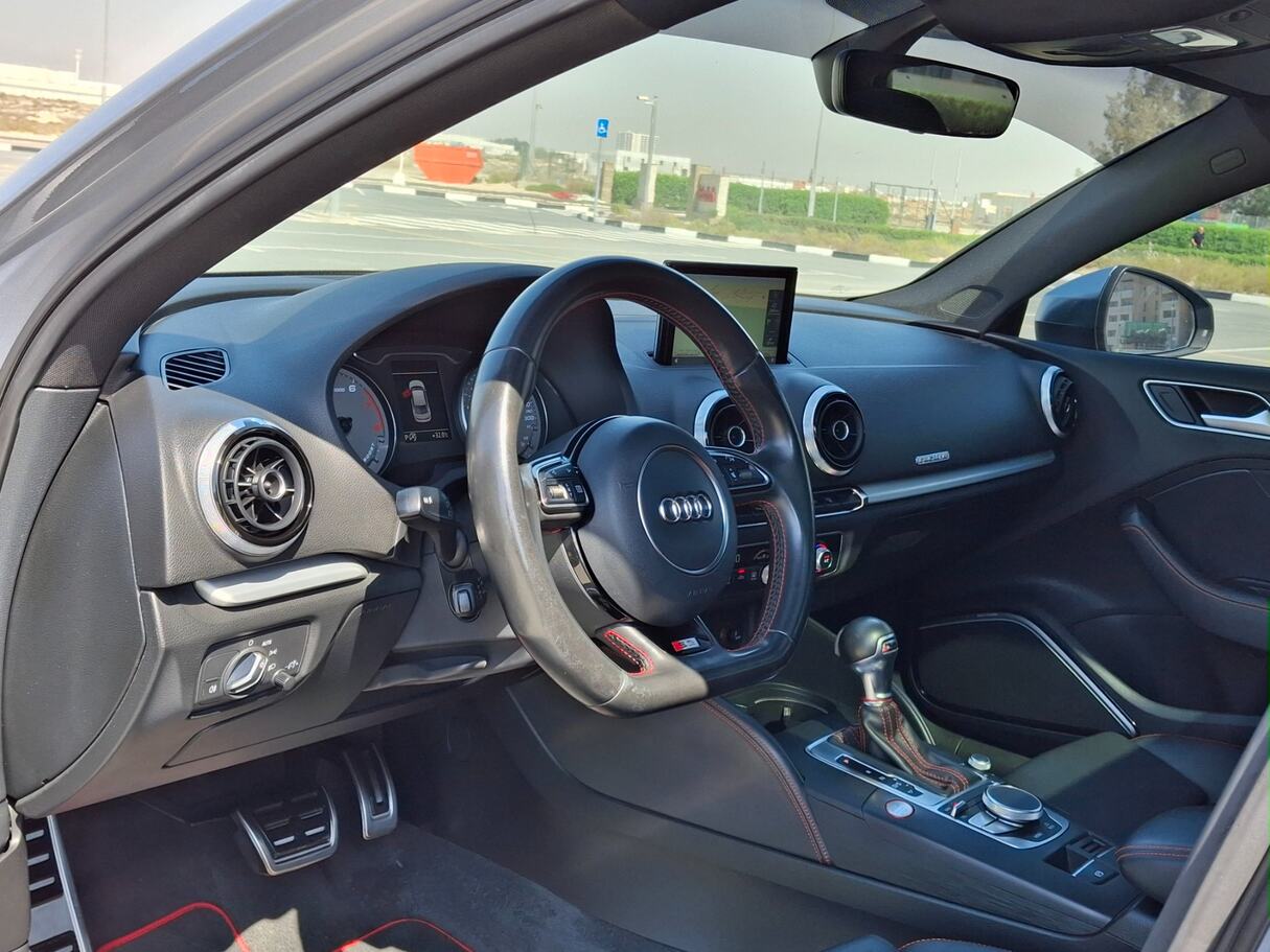 Car image 11