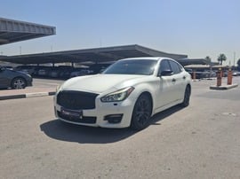 Infiniti Q70 Used 2017 Infiniti Q70 for sale in Dubai