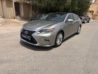 Used 2016 Lexus ES350 for sale in Riyadh