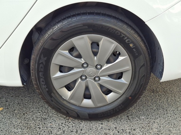 Car image 9