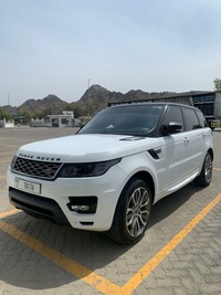 Used 2014 Range Rover Sport for sale in Fujairah