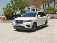 Used 2018 Nissan Pathfinder for sale in Dubai