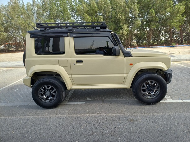 Car image 4