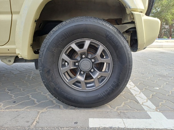 Car image 9