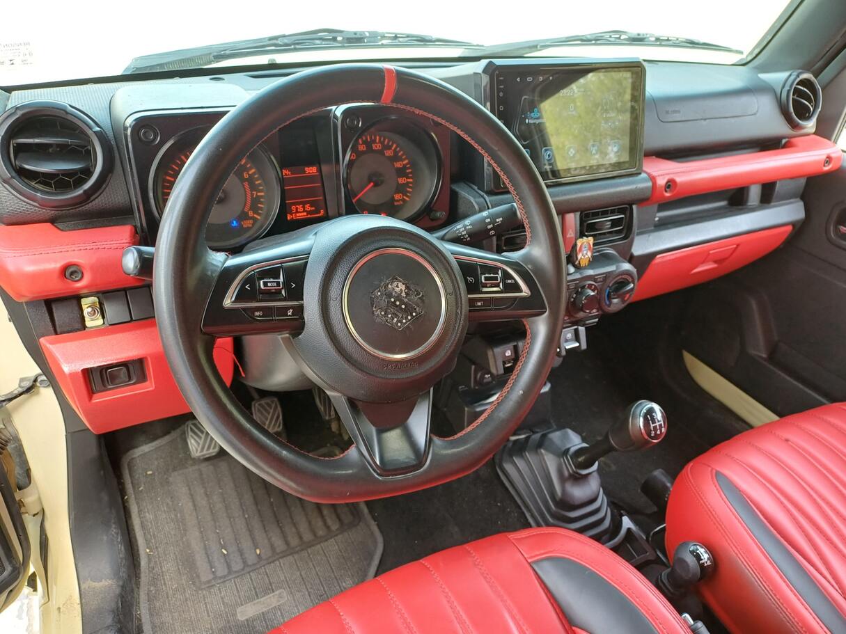 Car image 11