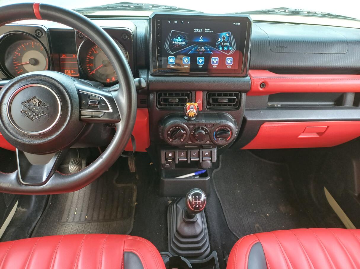 Car image 17