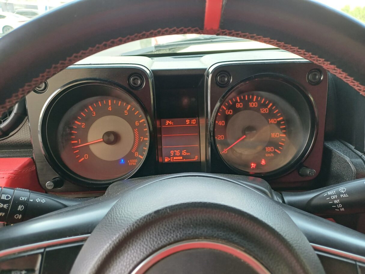 Car image 19