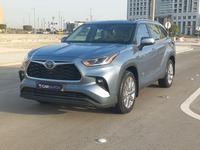 Used 2022 Toyota Highlander for sale in Abu Dhabi