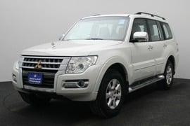 Mitsubishi Pajero Used 2018 Mitsubishi Pajero for sale in Dubai