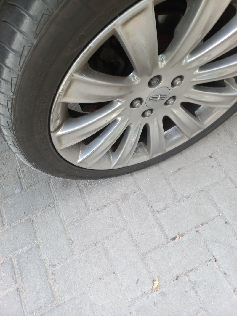 Used 2012 Lincoln MKX for sale in Abu Dhabi