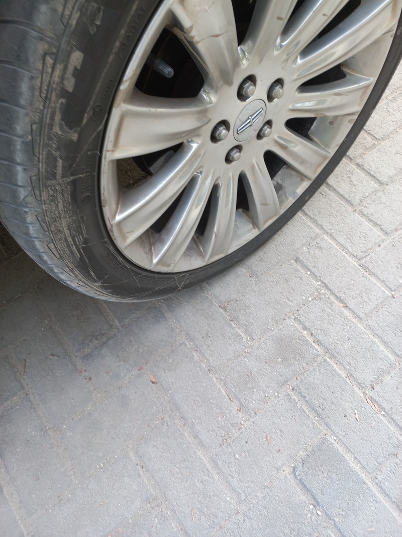 Used 2012 Lincoln MKX for sale in Abu Dhabi