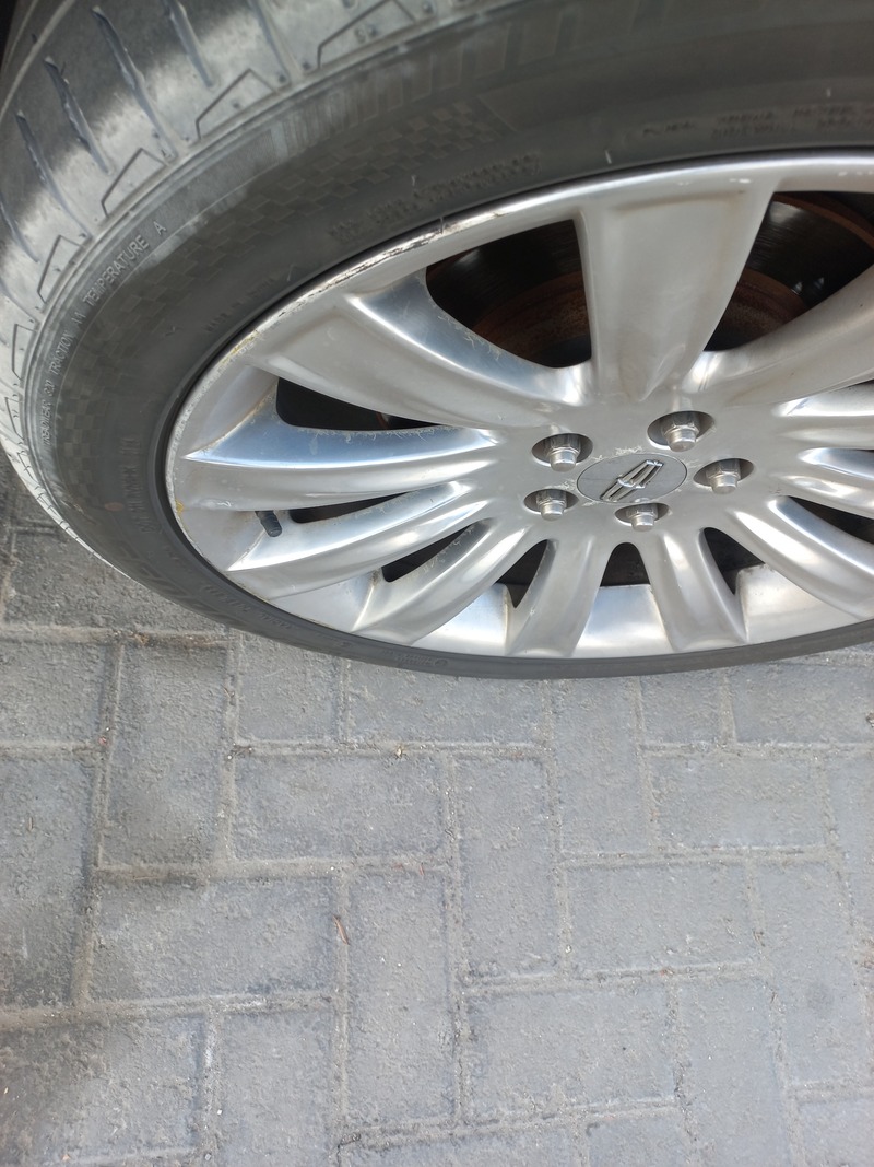 Used 2012 Lincoln MKX for sale in Abu Dhabi