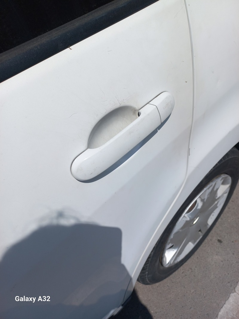 Used 2013 Nissan Tiida for sale in Abu Dhabi