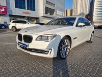 مستعمله 2015 بي ام دبليو 750 للبيع فى الشارقة