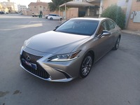 Used 2020 Lexus ES300 for sale in Riyadh