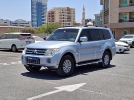 Mitsubishi Pajero Used 2014 Mitsubishi Pajero for sale in Dubai