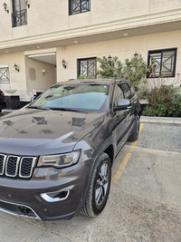 Used 2017 Jeep Grand Cherokee for sale in Riyadh