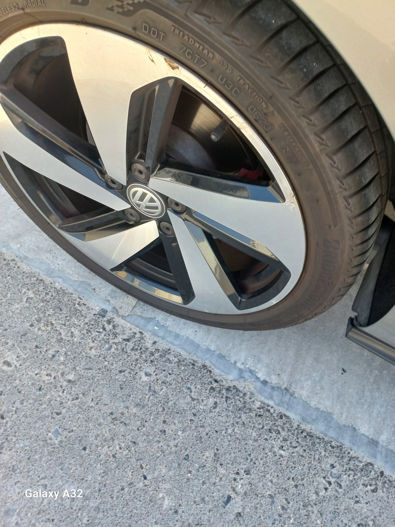 Used 2017 Volkswagen Golf for sale in Abu Dhabi