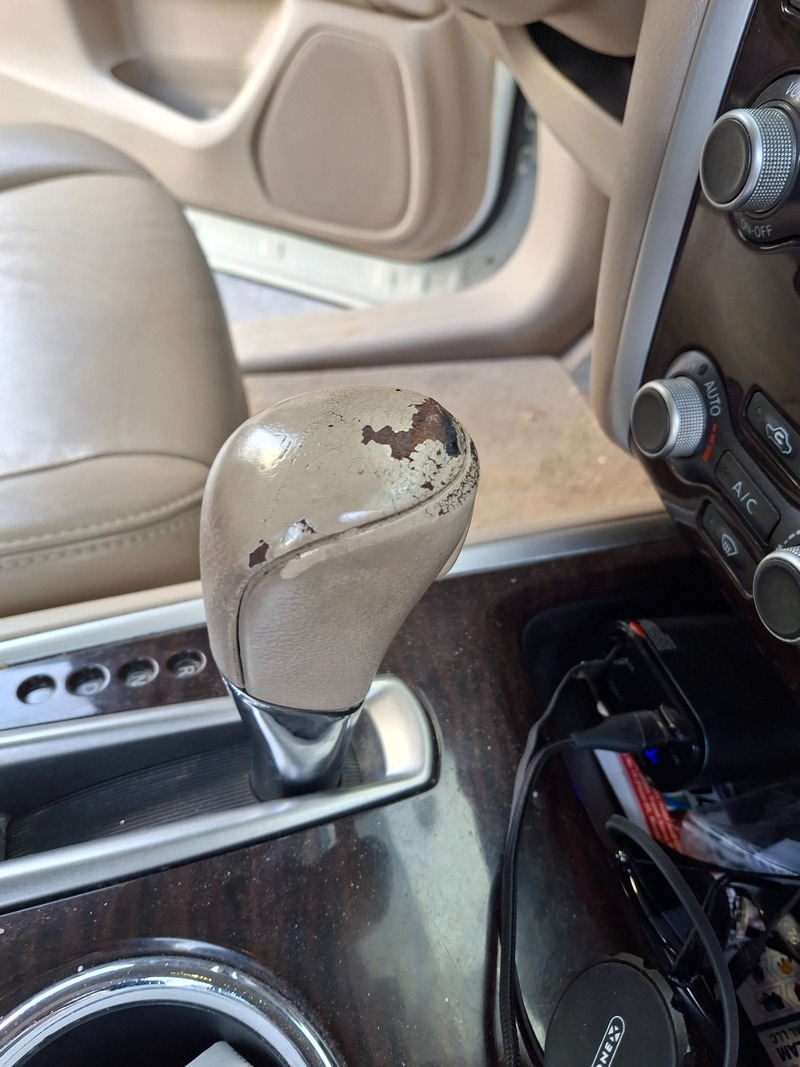 Used 2013 Nissan Pathfinder for sale in Abu Dhabi