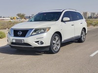 Used 2013 Nissan Pathfinder for sale in Abu Dhabi