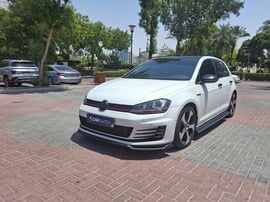 Volkswagen Golf Used 2016 Volkswagen Golf for sale in Dubai