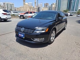 Volkswagen Passat Used 2013 Volkswagen Passat for sale in Sharjah