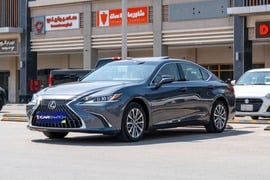 Lexus ES250 Used 2024 Lexus ES250 for sale in Riyadh