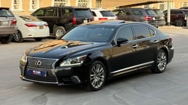 Lexus LS460 Used 2014 Lexus LS460 for sale in Riyadh