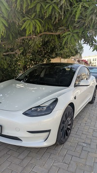 مستعمله 2022 تسلا موديل 3 للبيع فى دبي