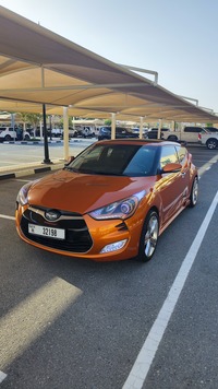 Used 2013 Hyundai Veloster for sale in Dubai
