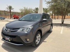 Toyota RAV 4 Used 2014 Toyota RAV 4 for sale in Riyadh