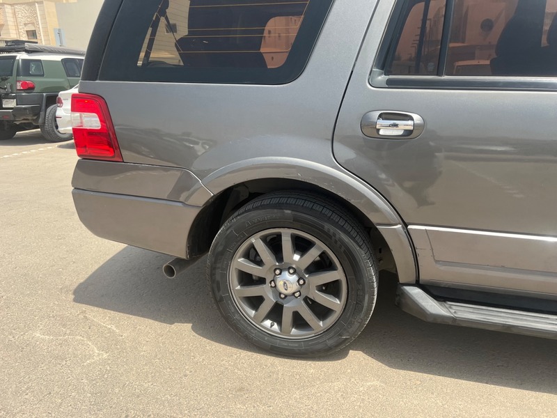Used 2013 Ford Expedition for sale in Riyadh