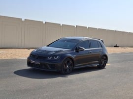 Volkswagen Golf Used 2017 Volkswagen Golf for sale in Sharjah