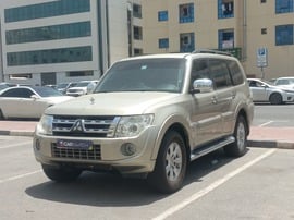 Mitsubishi Pajero Used 2014 Mitsubishi Pajero for sale in Dubai