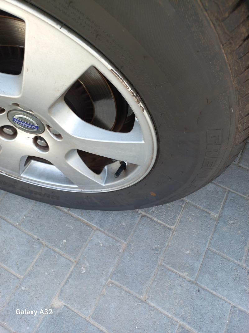 Used 2012 Volvo XC60 for sale in Abu Dhabi