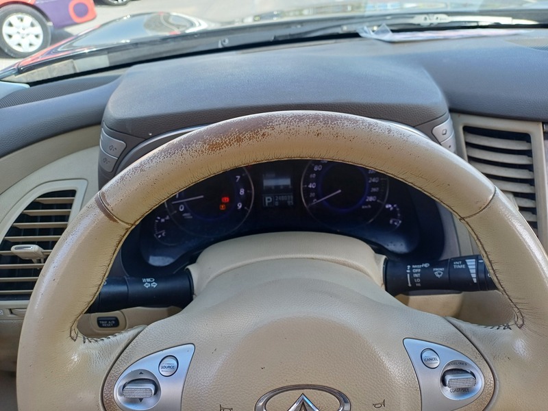 Used 2014 Infiniti QX70 for sale in Dubai