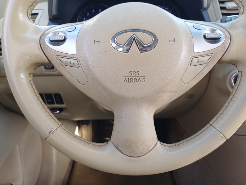 Used 2014 Infiniti QX70 for sale in Dubai