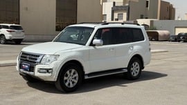Mitsubishi Pajero Used 2015 Mitsubishi Pajero for sale in Riyadh