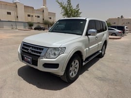 Mitsubishi Pajero Used 2017 Mitsubishi Pajero for sale in Riyadh