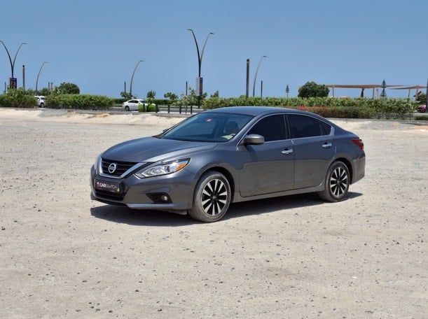 Nissan Altima Used 2018 Nissan Altima for sale in Sharjah