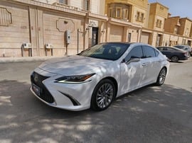 لكزس ES250 مستعمله 2020 لكزس ES250 للبيع فى جدة