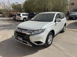 Mitsubishi Outlander Used 2022 Mitsubishi Outlander for sale in Riyadh