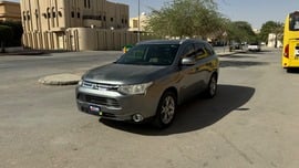 Mitsubishi Outlander Used 2015 Mitsubishi Outlander for sale in Riyadh