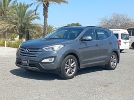 Hyundai Santa Fe Used 2016 Hyundai Santa Fe for sale in Abu Dhabi