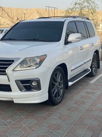 مستعمله 2015 لكزس LX570 للبيع فى الفجيرة