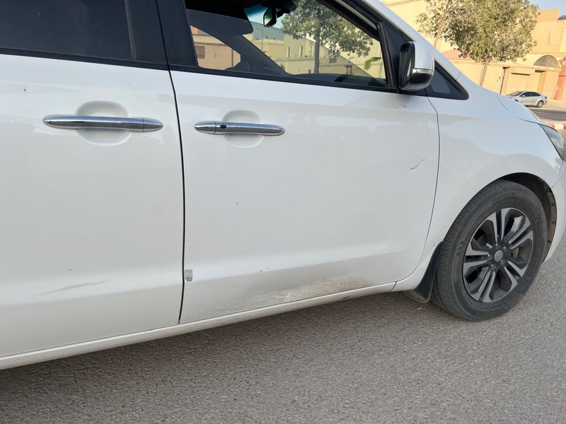 Used 2019 Kia Carnival for sale in Riyadh
